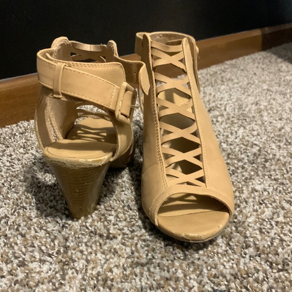 Nude sandal pumps.